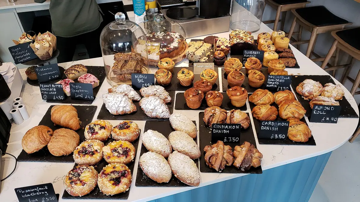 Jas Bakery – bakery in Willenhall town centre